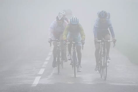 i kroz ovakvu maglu se vozilo na trci mira